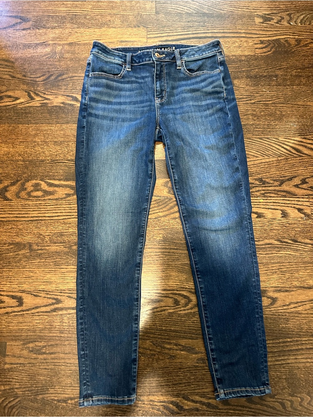 American Eagle Women’s Skinny Jean Dark Wash- 10 Short